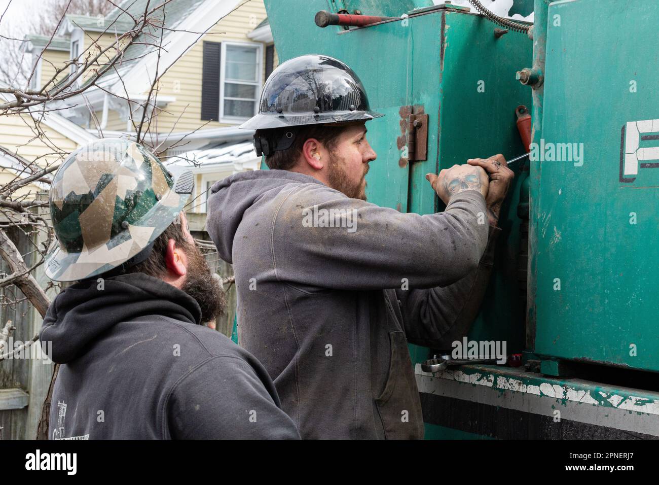 15. März 2023. Beverly, Massachusetts. Installation einer Testgrube zur