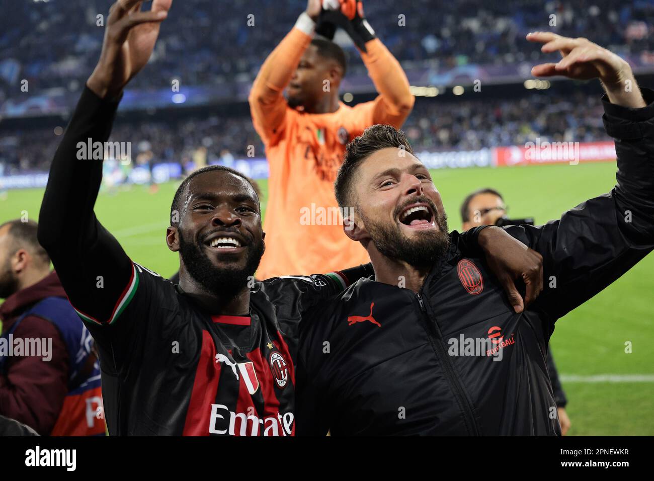 Neapel, Italien. 18. April 2023. Olivier Giroud von AC Milan feiert am 18. 2023. April im Stadion Diego Armando Maradona in Neapel (Italien) am Ende des Fußballspiels der Champions League zwischen SSC Napoli und AC Milan. Kredit: Insidefoto di andrea staccioli/Alamy Live News Stockfoto