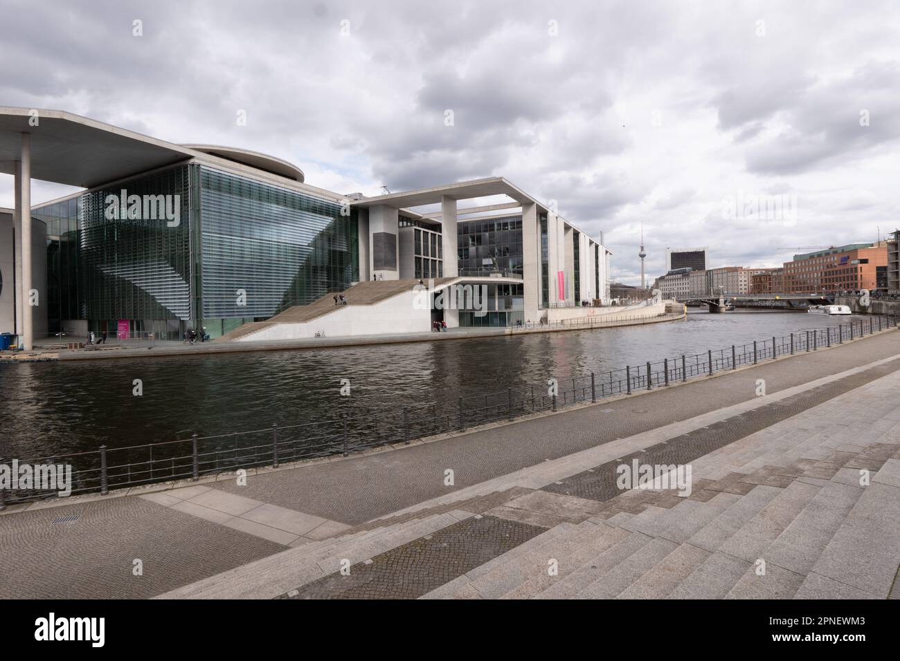 Spree in Berlin Berlin - die modernen Regierungsgebäude über der Spree neben dem Reichstag nach der deutschen Wiedervereinigung Stockfoto