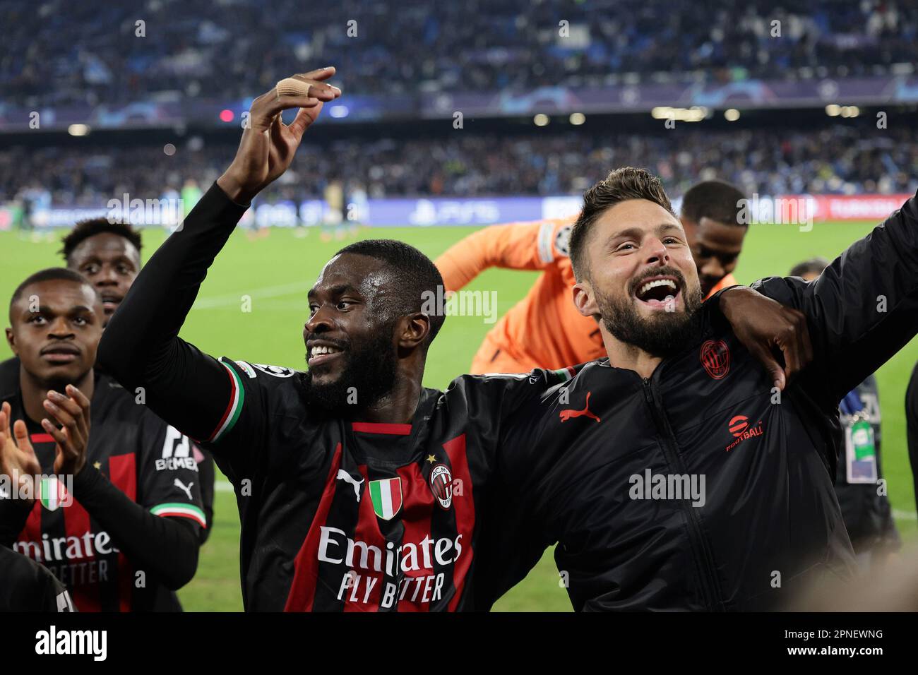 Neapel, Italien. 18. April 2023. Olivier Giroud von AC Milan feiert am 18. 2023. April im Stadion Diego Armando Maradona in Neapel (Italien) am Ende des Fußballspiels der Champions League zwischen SSC Napoli und AC Milan. Kredit: Insidefoto di andrea staccioli/Alamy Live News Stockfoto