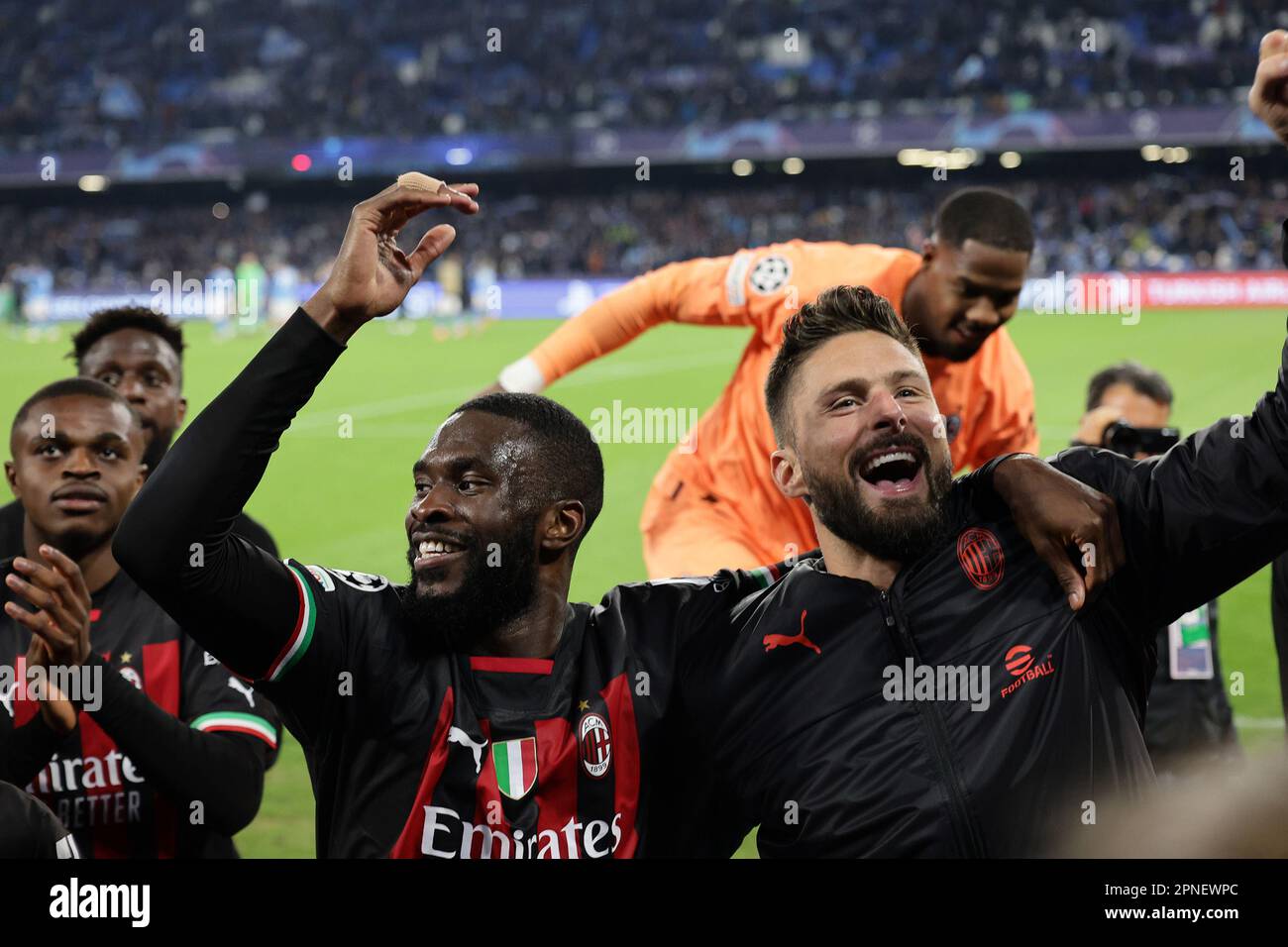 Neapel, Italien. 18. April 2023. Olivier Giroud von AC Milan feiert am 18. 2023. April im Stadion Diego Armando Maradona in Neapel (Italien) am Ende des Fußballspiels der Champions League zwischen SSC Napoli und AC Milan. Kredit: Insidefoto di andrea staccioli/Alamy Live News Stockfoto
