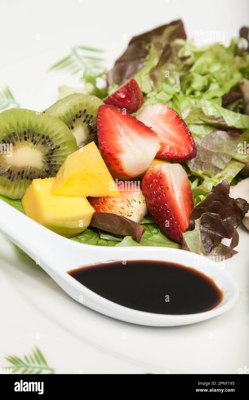 Gesunde Lebensmittel, Ausgewogenes Lunch Protein, Salat Und Arina Stockfoto