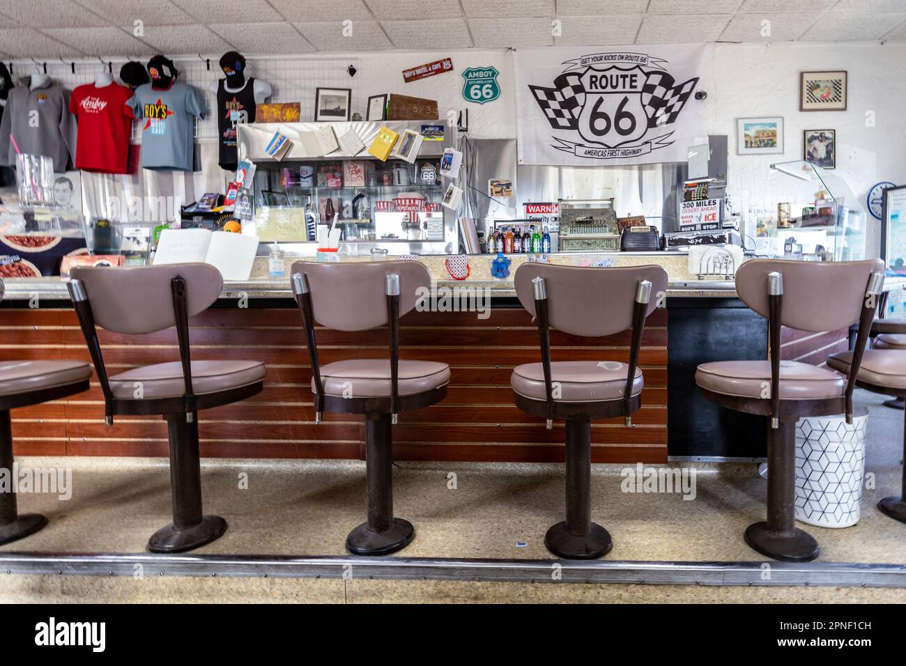 Amboy CA USA Feb 18 2023: Roy's Motel and Cafe Roadside Attraction an der Route 66 - Inside Cafe Stockfoto