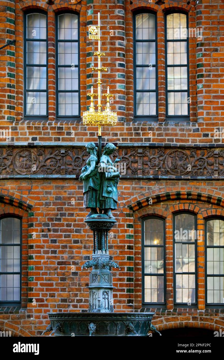 Der Hase-Brunnen wird auch als Marktbrunnen vor dem Alten Rathaus, Deutschland, Niedersachsen, Hannover bezeichnet Stockfoto