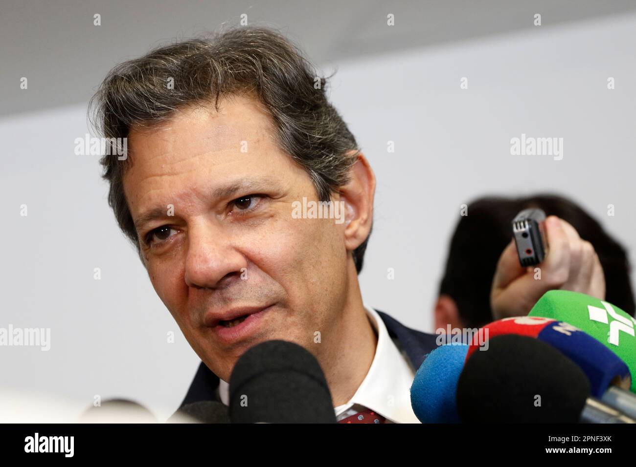 Fernando Haddad brasilianischer Finanzminister portait bei Pressemitteilung im Amt. Die brasilianische Arbeiterpartei hat einen Politiker und ehemaligen Bürgermeister verlassen Stockfoto