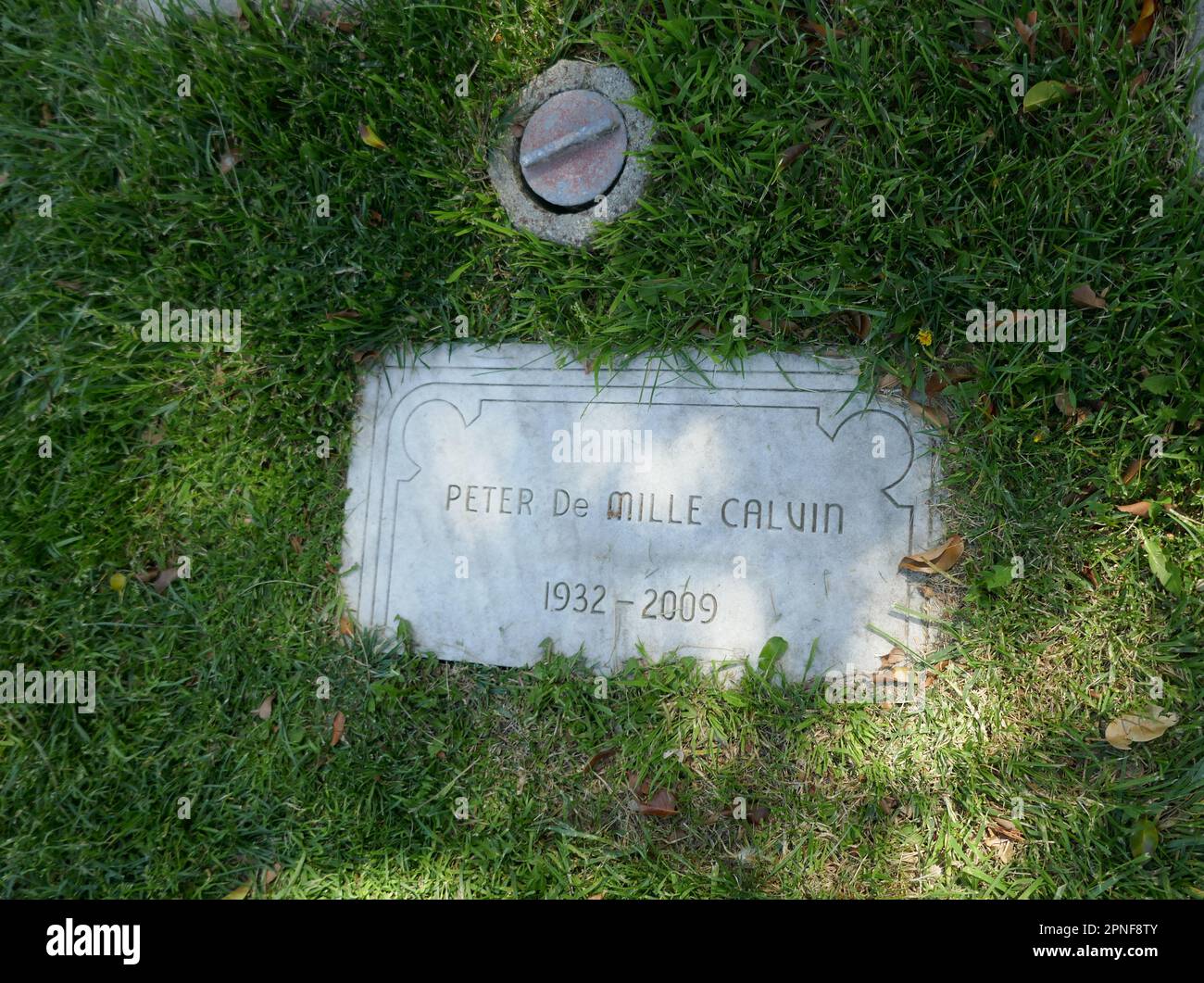 Los Angeles, Kalifornien, USA 16. April 2023 Peter DeMille Grave und Direktor/Produzent Cecil B. DeMille Grave/Mausoleum im Garden of Legends auf dem Hollywood Forever Cemetery am 16. April 2023 in Los Angeles, Kalifornien, USA. Foto: Barry King/Alamy Stock Photo Stockfoto