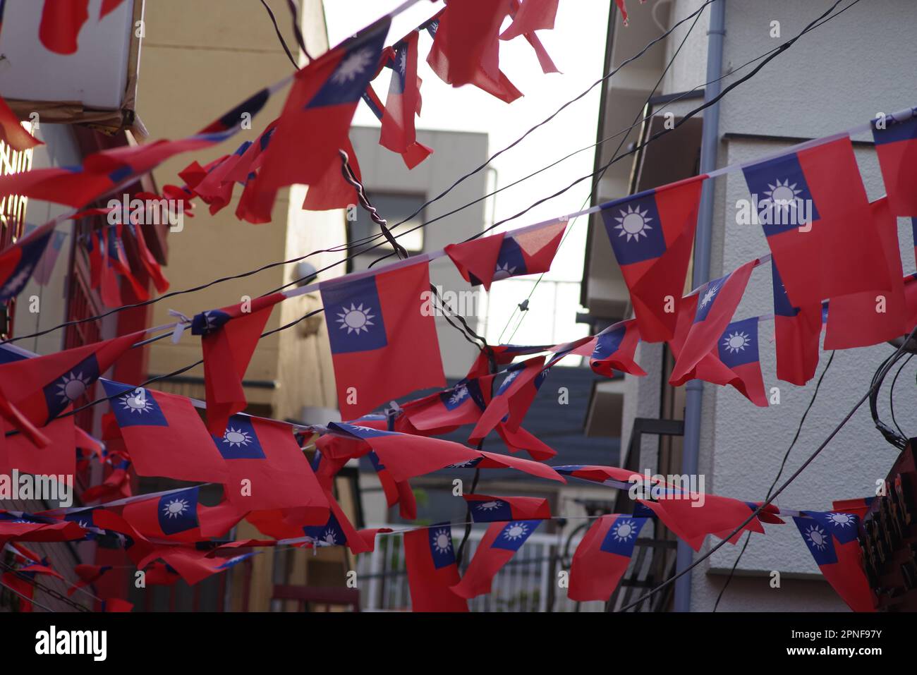 Taiwan-Flaggen hängen in Chinatown in Yokohama, Japan Stockfoto