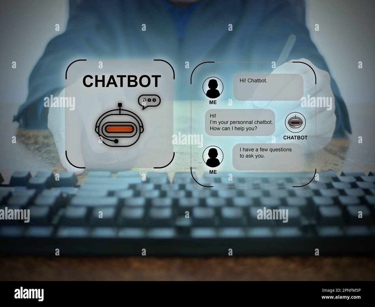 Ein Mann verwendet ein digitales Chatbot-Computerprogramm, um einen Online-Chat zu führen und Informationen über das Internet-Netzwerk bereitzustellen. Künstliche KI Stockfoto
