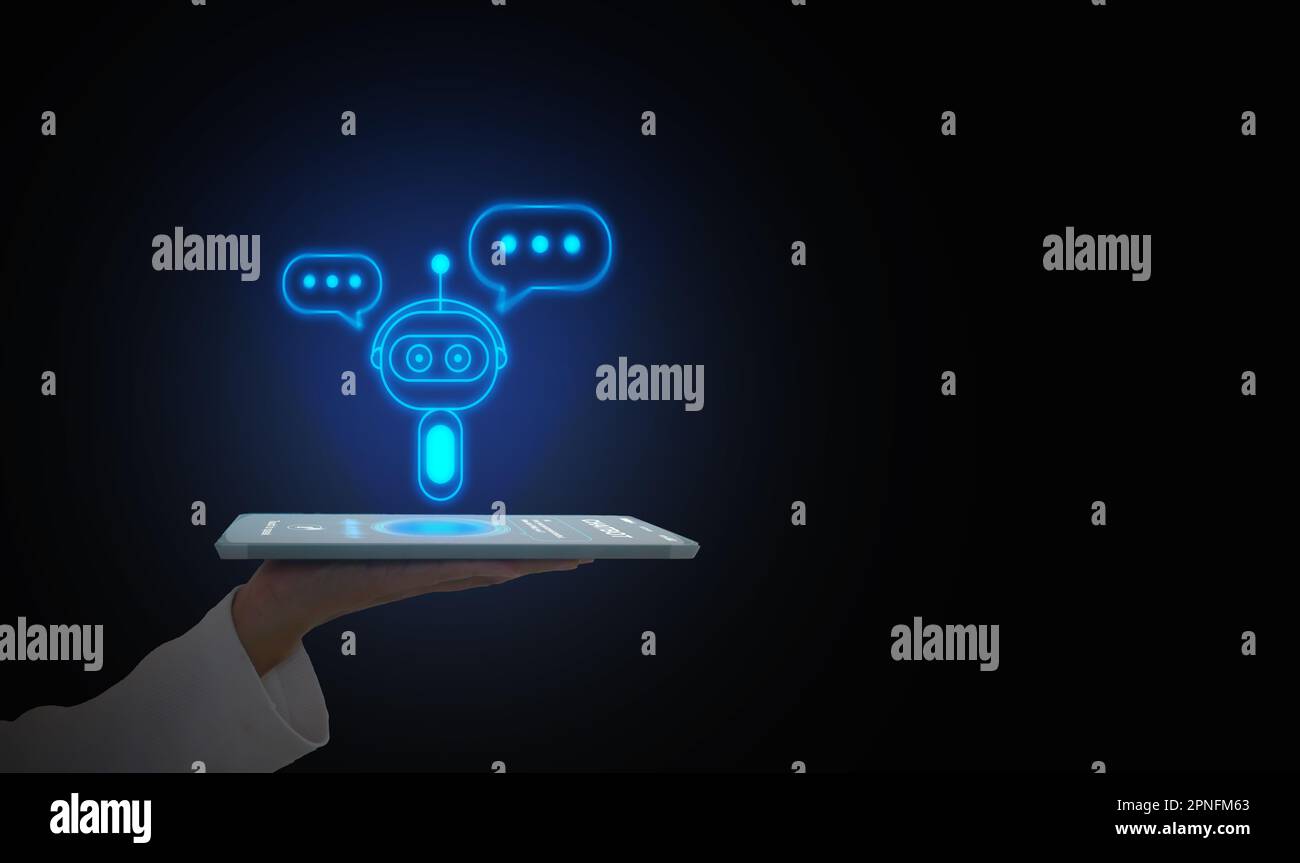 Digitaler Chatbot, Agenten im Gespräch, Roboteranwendung, Gesprächsassistent, der menschliche Sprache imitiert. Hand hält ein Tablet mit digitalem AI-Chatt Stockfoto