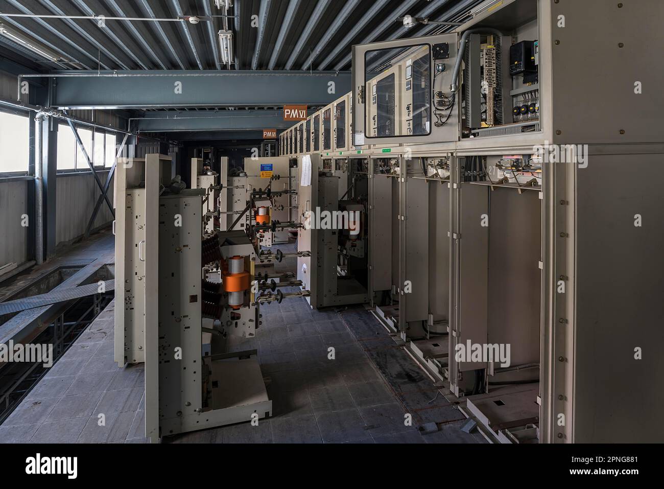 Power Boxes einer ehemaligen Papierfabrik, Lost Place, Baden-Württemberg, Deutschland Stockfoto