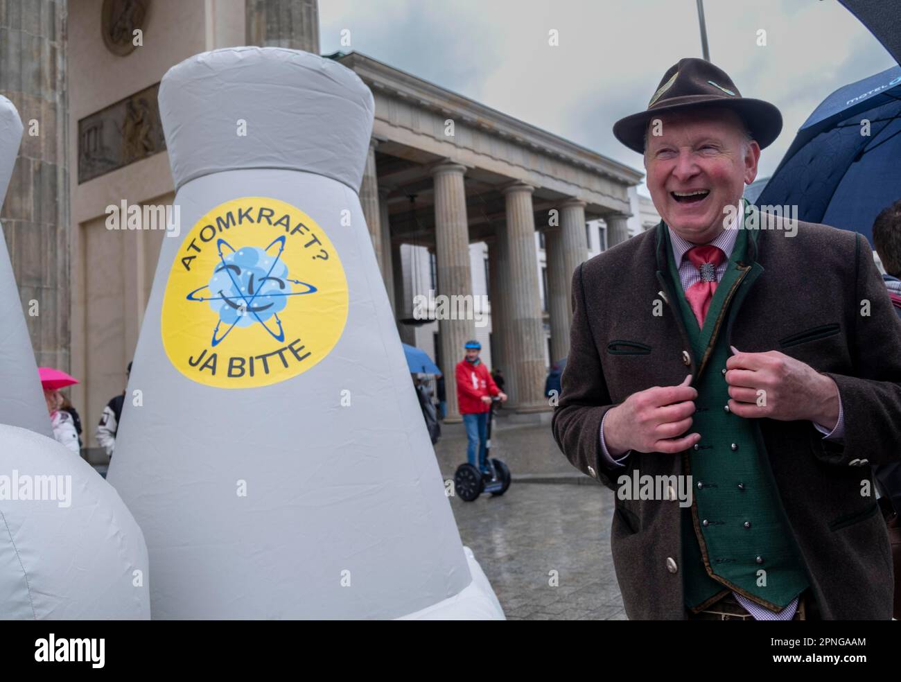 Deutschland, Berlin, 15.04.2023, Demonstration, Kundgebung von Organisationen gegen den Ausstieg aus der Kernenergie, Brandenburger Tor Stockfoto