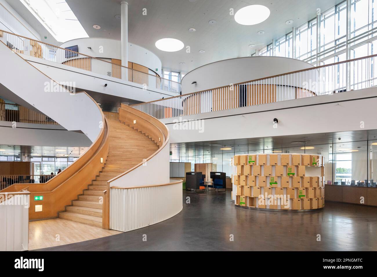 Moderne, flexible Architektur und konsequenter Einsatz von digitalen Medien machen das Orestad Gymnasium in Kopenhagen zum weltweiten Vorbild für Schu Stockfoto