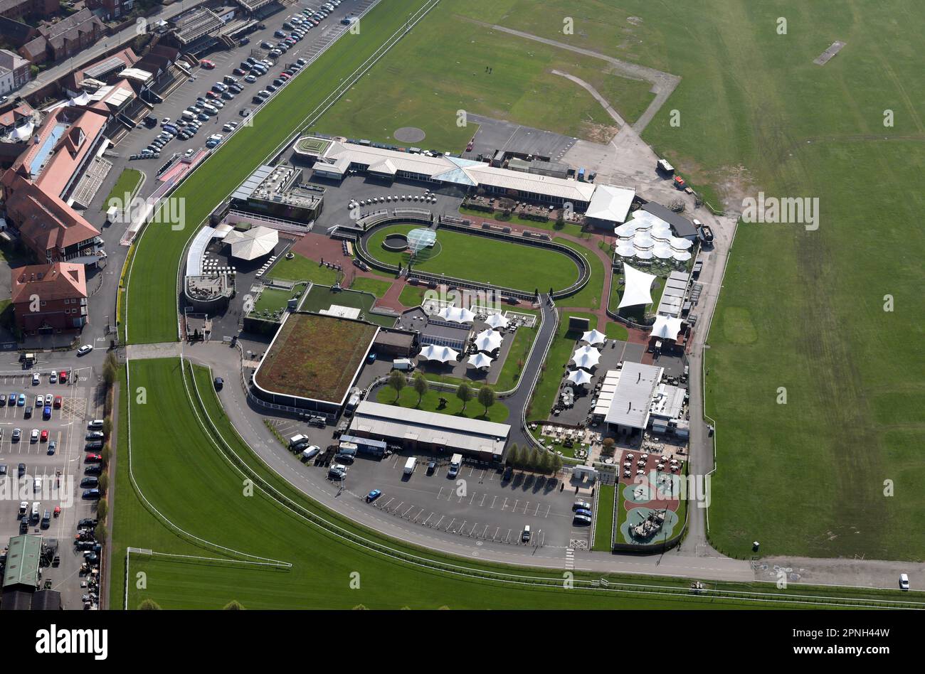 Luftaufnahme des zentralen Teils von Chester Racecourse, Chester, Cheshire, Großbritannien Stockfoto
