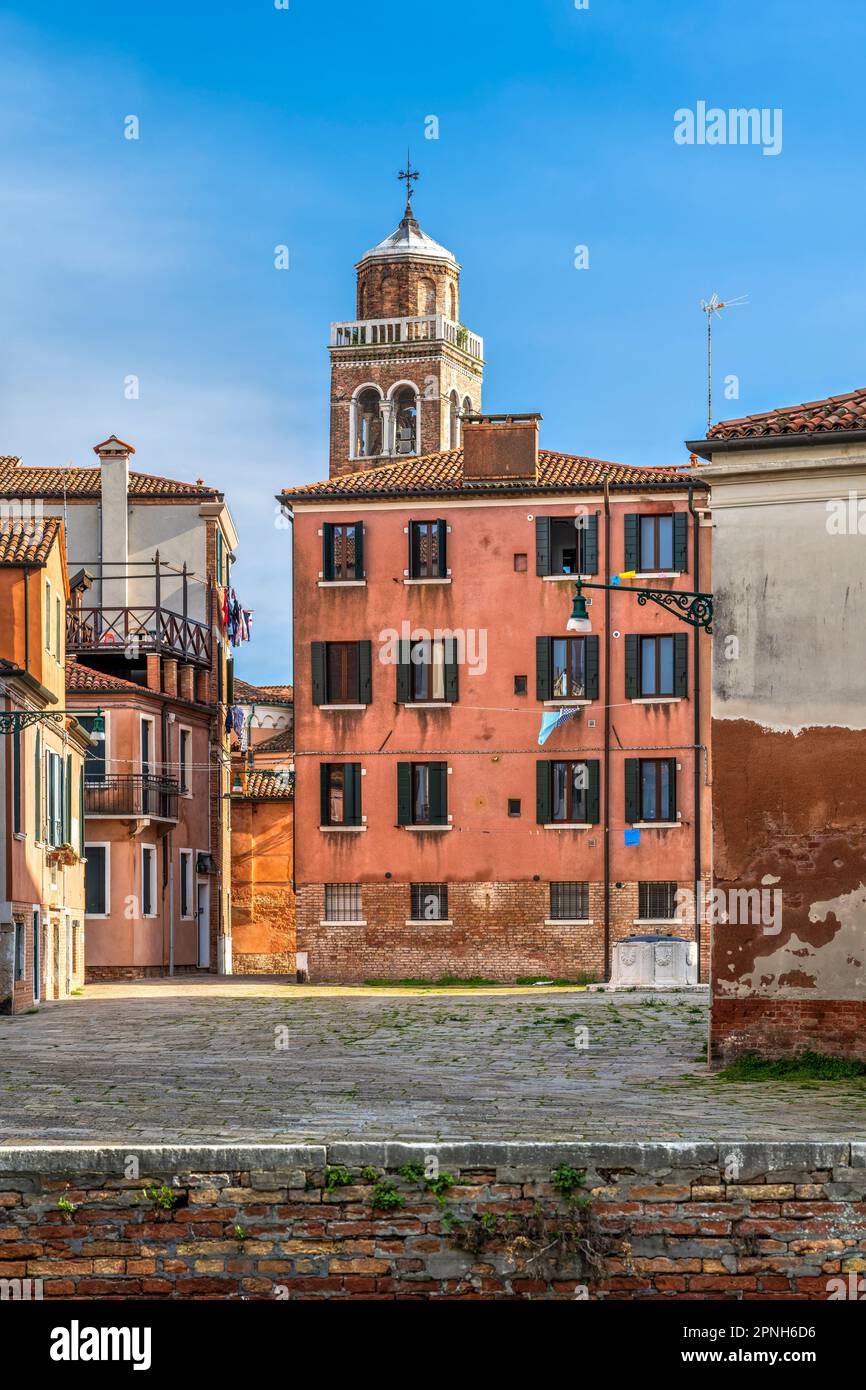 Malerische Straßenecke des Dorsoduro Viertels, Venedig, Venetien, Italien Stockfoto