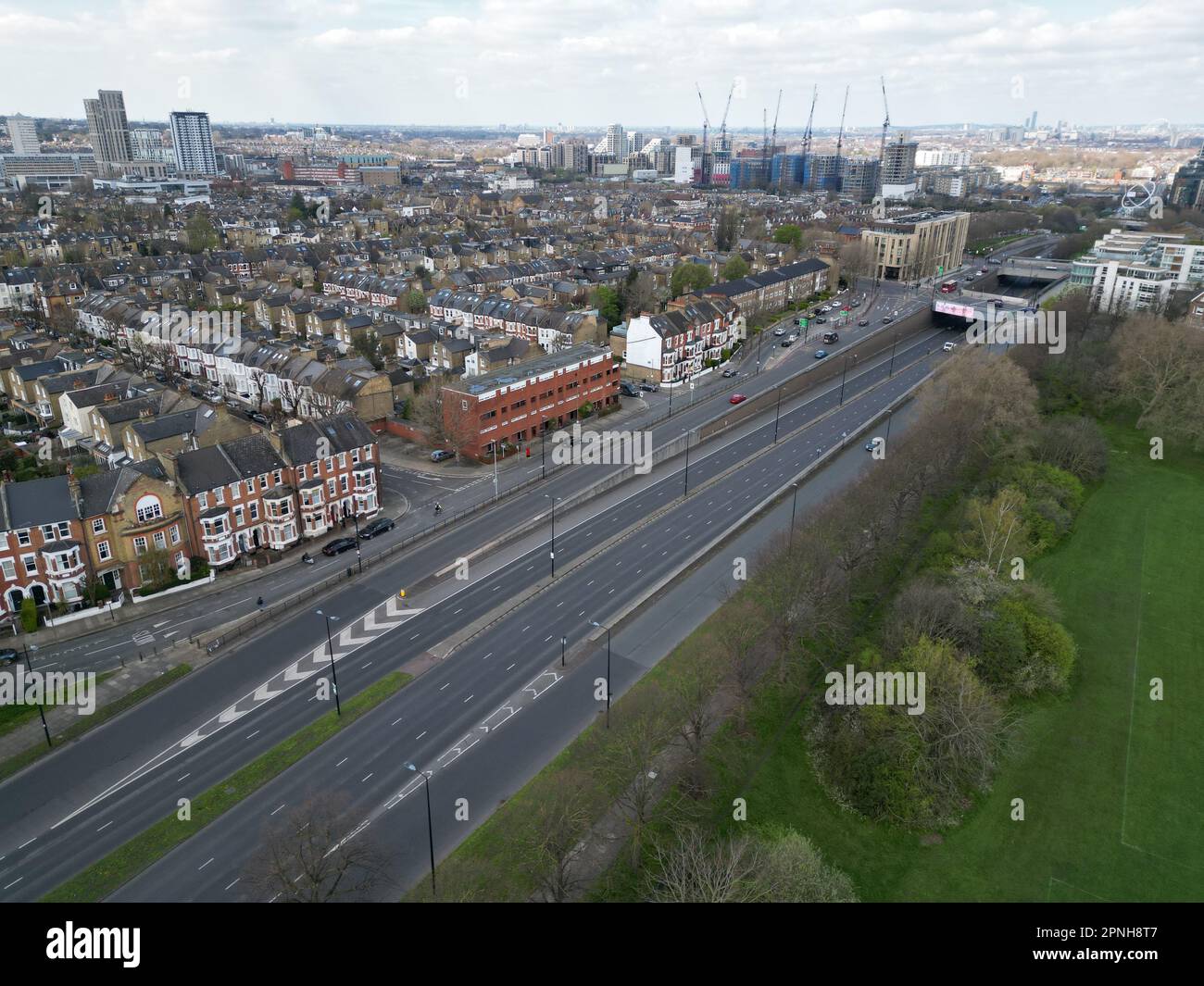 Highway in Wansworth Southwest London UK Drohne, Aerial, Stockfoto