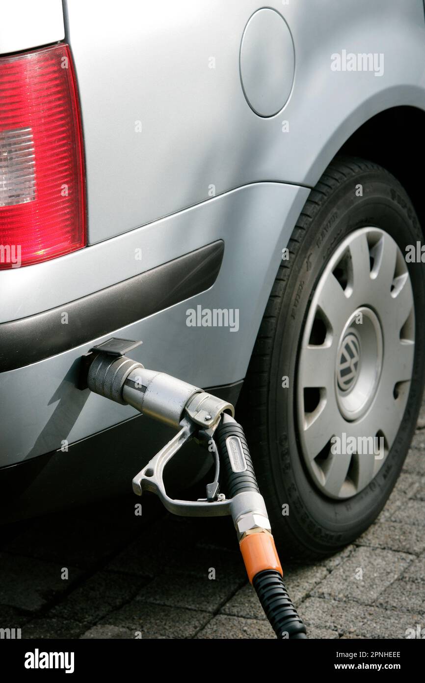 Betanken eines Autos mit Flüssiggas Stockfoto
