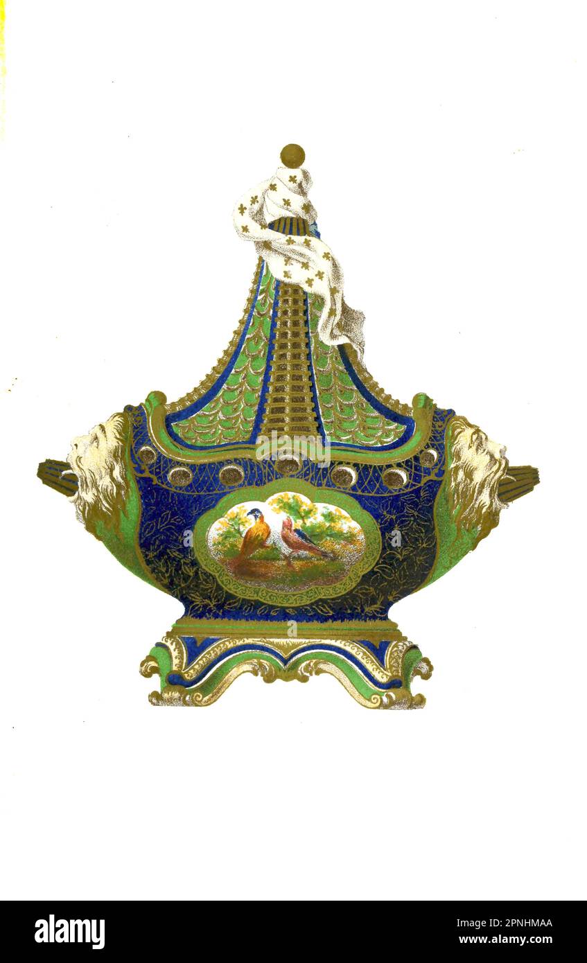 VASE SEVRES (Vaisseau A mat) Dieses herrliche Exemplar ist in seltsamer Form und stellt eine alte Galeere dar, deren Segel fast gezackt ist, wobei die Löcher um die Vase Hyazinthen oder andere bulbusartige Wurzeln enthalten sollen, die im Wasser blühen. Es ist grün und blau gefärbt und ist von feinster Malerei und Dekoration, im Zeitraum 1750 - 1755. Diese Vase bildet das Zentrum von drei, die beiden Begleitvasen sind von gleicher Qualität. Höhe: 15,5 cm. Von den Buchsammlungen zur Geschichte der Töpferei und des Porzellans im 15., 16., 17. Und 18. Jahrhundert : mit einer Beschreibung Stockfoto