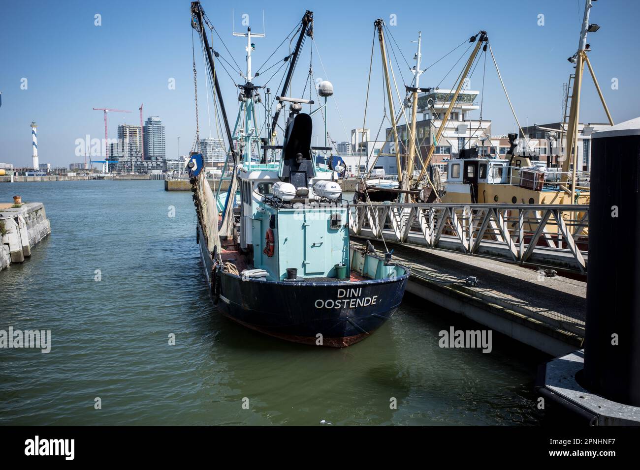 FISCHERBOOT IN OSTEND HAFEN BELGIEN - FISCHEREIINDUSTRIE © FOTOGRAFIE : FRÉDÉRIC BEAUMONT Stockfoto