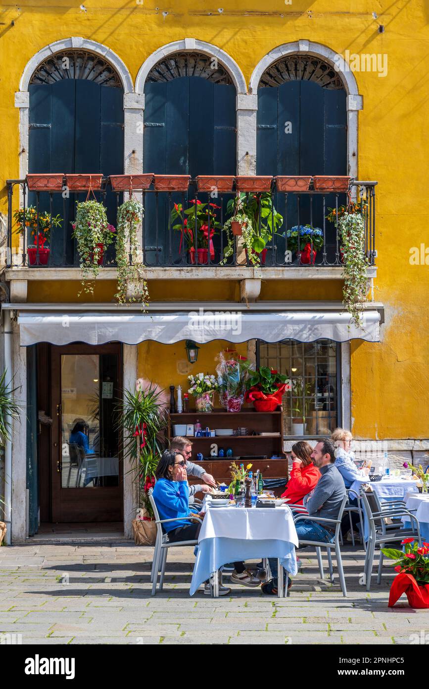 Café im Freien, Venedig, Venetien, Italien Stockfoto