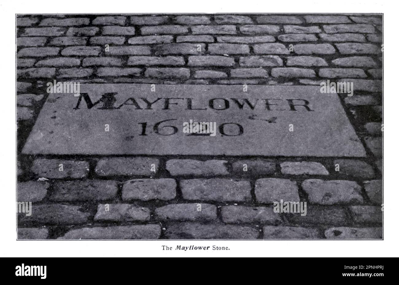 The Mayflower Stone, Plymouth aus dem Buch " Homes and Haunts of the Pilgrim Vthers " von Alexander MacKennal, 1835-1904; überarbeitet von Howell Elvet Lewis, Publikationsdatum 1920 Publisher London, The Religious Trakt Society Stockfoto