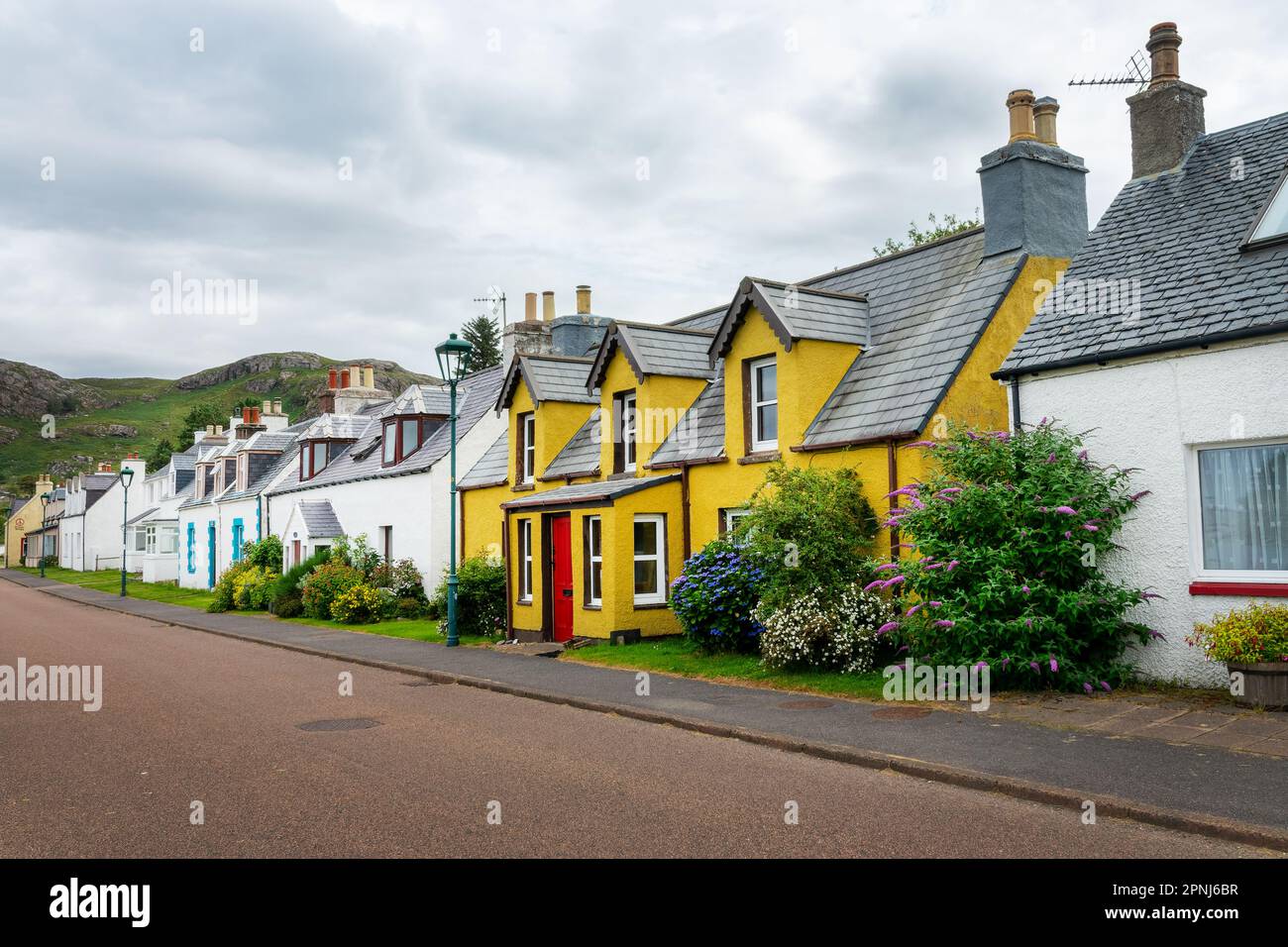 Farbenfrohe Häuser im Dorf Shieldaig in North West Highlands, Schottland, Großbritannien Stockfoto