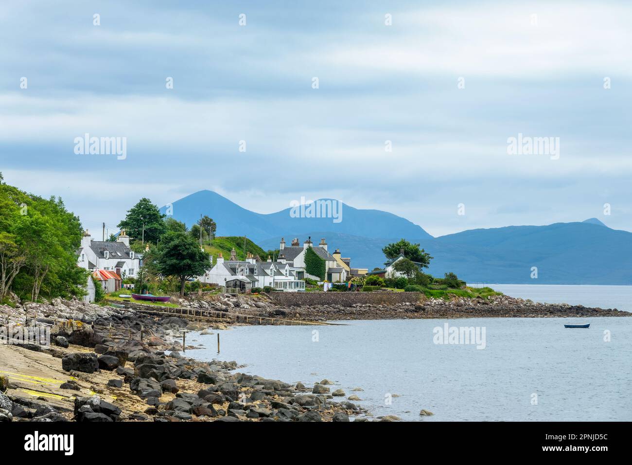 Lochside-Häuser in Milton in der Nähe von Applecross in North West Highlands, Schottland, Großbritannien Stockfoto