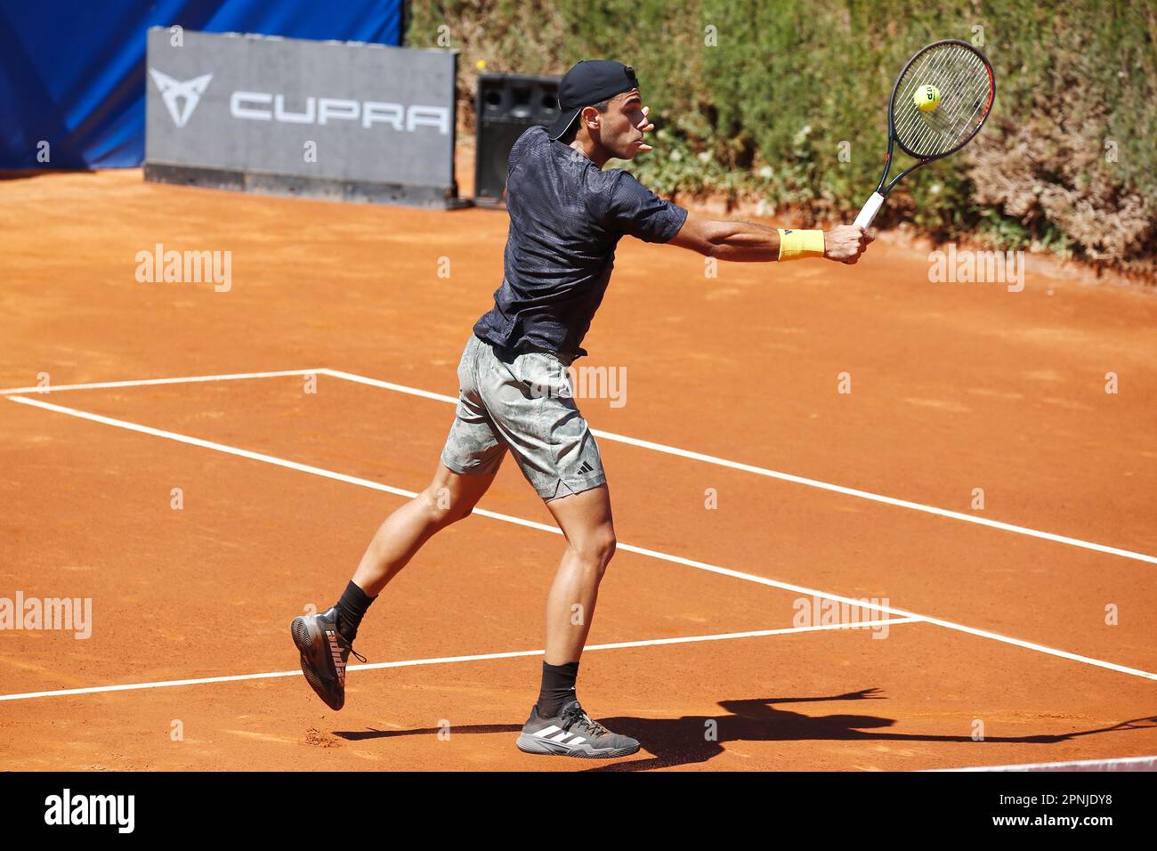 Francisco Cerundold (ARG), April19, 2023 - Tennis : Francisco Cerundold während der 2. Einzelrunde gegen Francesco Passaro beim Barcelona Open Banc Sabadell Tennis Turnier im Real Club de Tenis de Barcelona in Barcelona, Spanien. Kredit: Mutsu Kawamori/AFLO/Alamy Live News Stockfoto