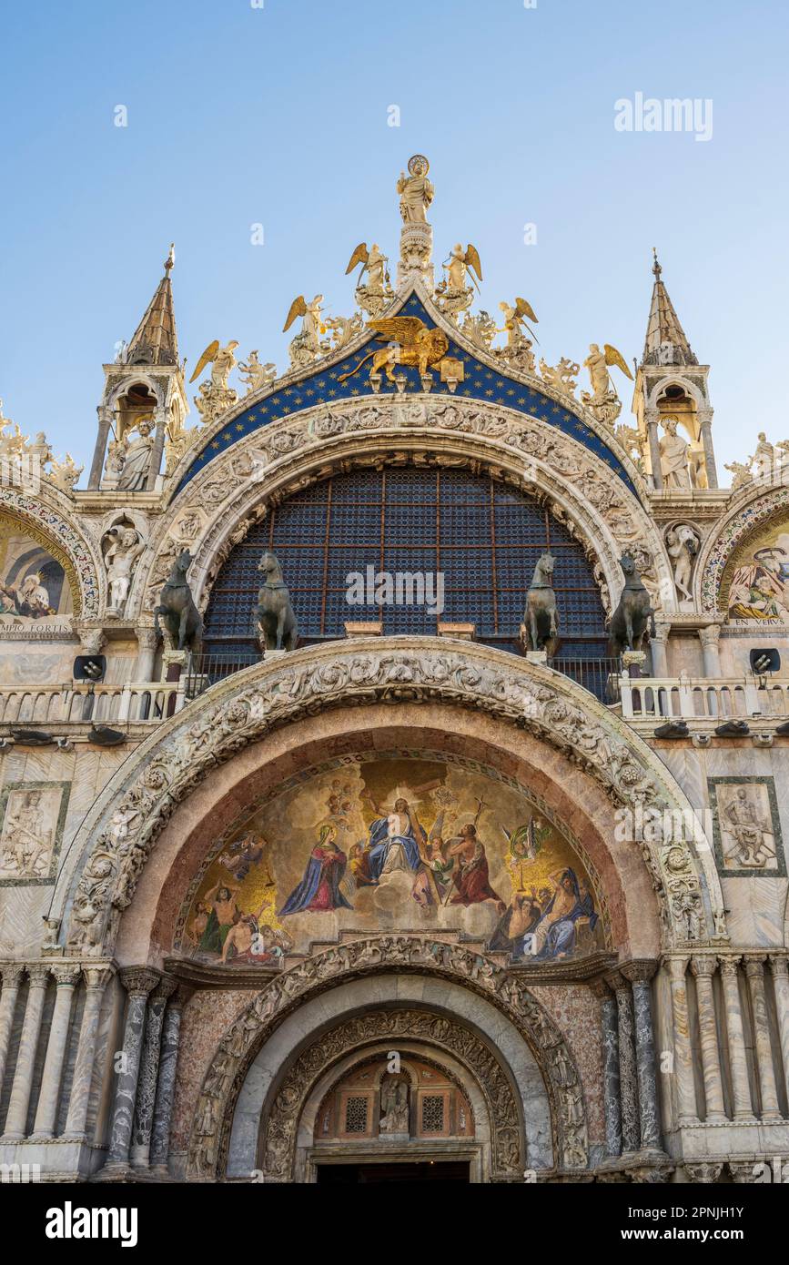Fassade des Markusdoms, Markusplatz, Venedig, Venetien, Italien Stockfoto