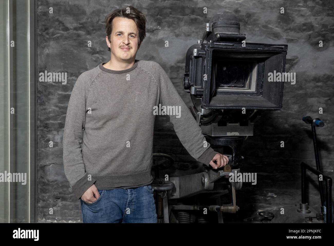 Brüssel, Belgien. 19. April 2023. Benoit Roland vertritt den Fotografen auf einer Pressekonferenz über die Präsenz des belgischen französischsprachigen Kinos im Festival Cannes, das vom Kino- und audiovisuellen Zentrum der Föderation Wallonie-Brüssel am Mittwoch, den 19. April 2023, in Brüssel veranstaltet wird. BELGA FOTO HATIM KAGHAT Kredit: Belga News Agency/Alamy Live News Stockfoto