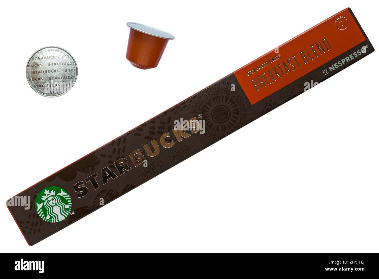 Schachtel Starbucks Breakfast Blend Kaffeekapseln mit Nespresso, aus der zwei Kapseln entfernt wurden, isoliert auf weißem Hintergrund Stockfoto
