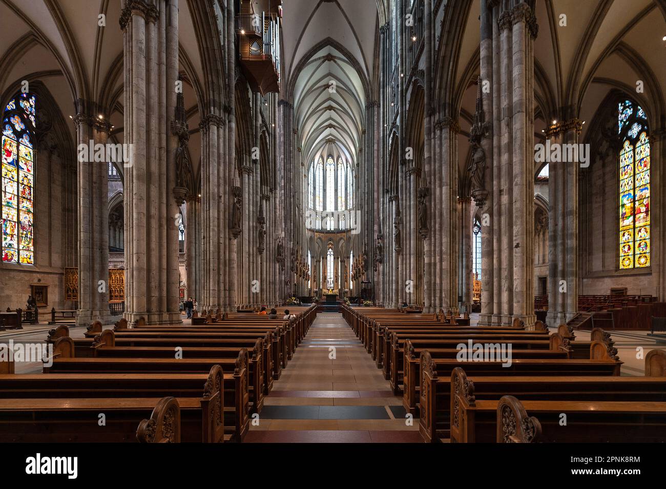 Das Innere des Kölner Doms Stockfoto