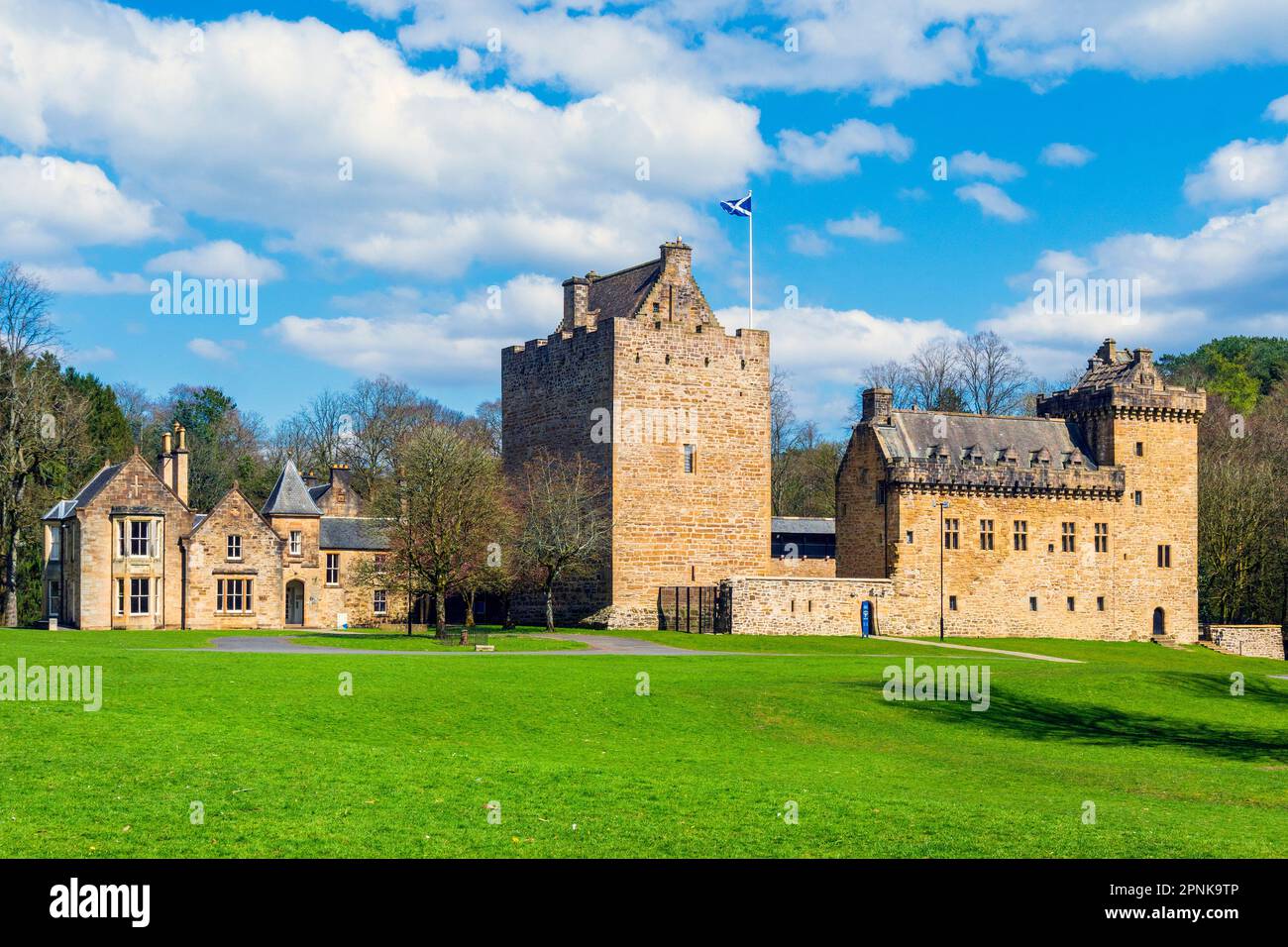Dean Castle ist ein Schloss aus dem 14. Jahrhundert in Kilmarnock, East Ayrshire, Schottland. Es war die Festung der Boyd-Familie. Stockfoto