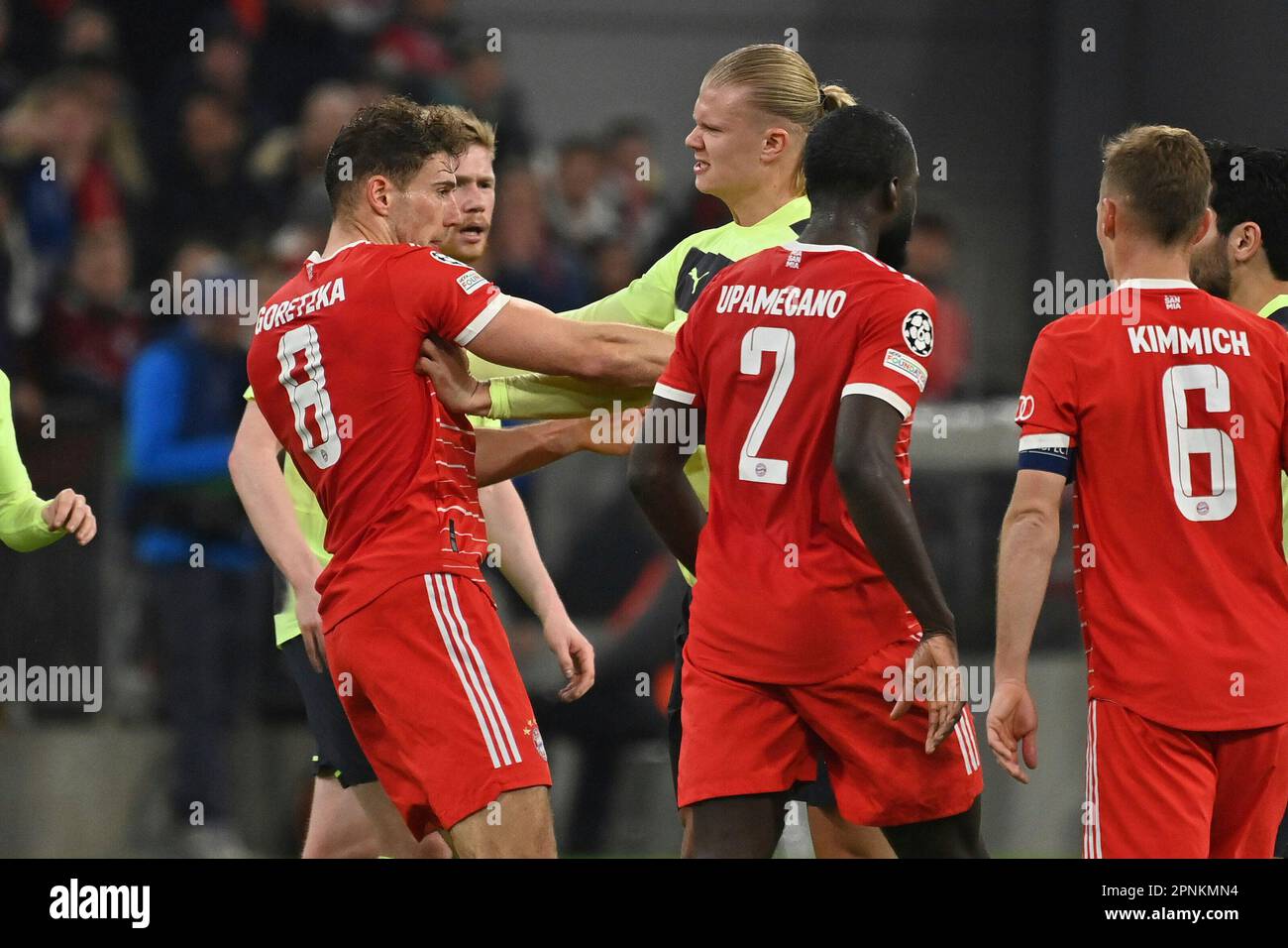 München, Deutschland. 19. April 2023. Ruffle, Streit zwischen Erling HAALAND (ManCity) und Leon GORETZKA (FC Bayern München). Fußball Champions League/Viertelfinale FC Bayern München-Manchester City (ManCity) am 19. April 2023, ALLIANZAREN A. ? Kredit: dpa/Alamy Live News Stockfoto