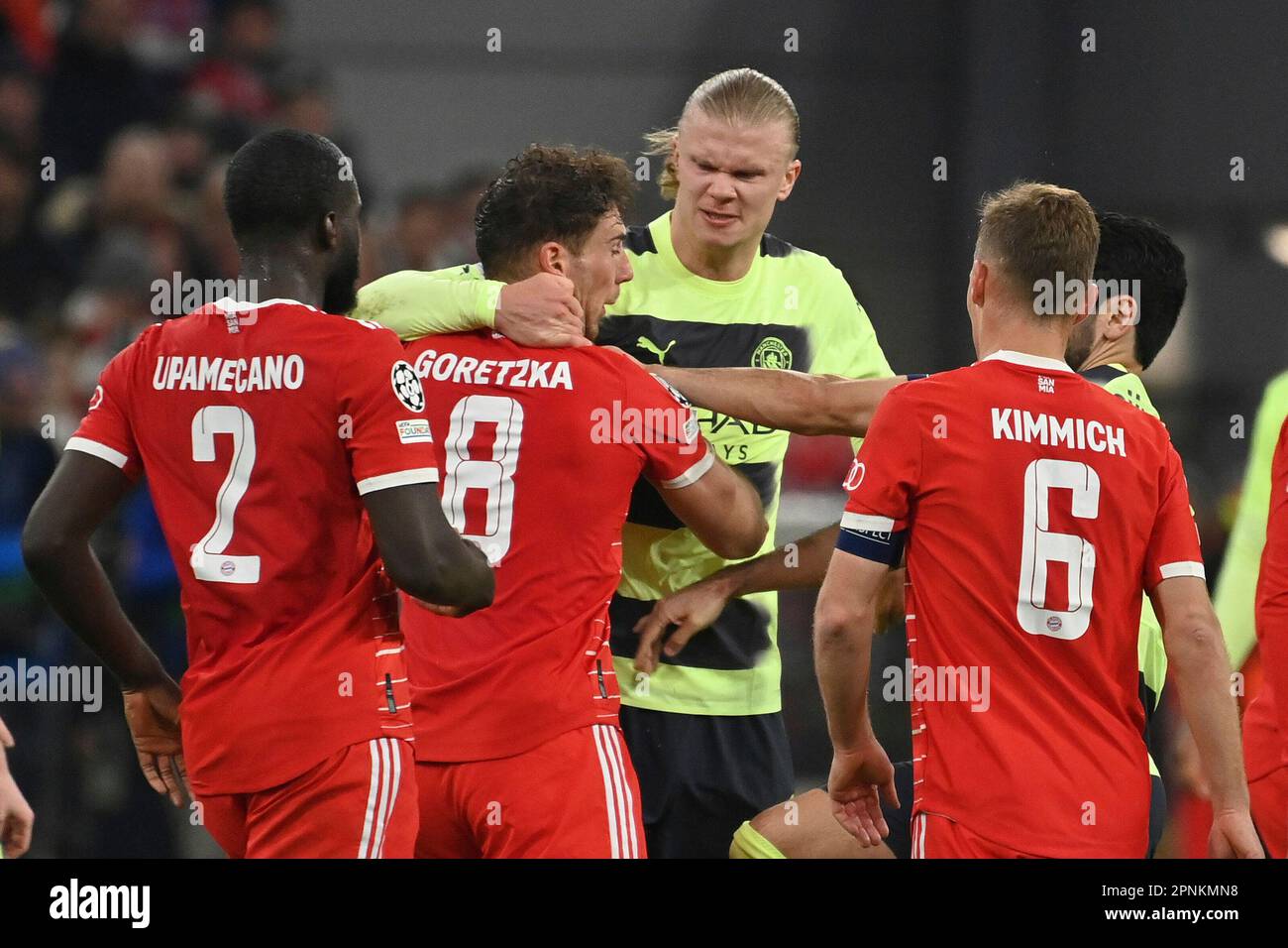 München, Deutschland. 19. April 2023. Ruffle, Streit zwischen Erling HAALAND (ManCity) und Leon GORETZKA (FC Bayern München). Fußball Champions League/Viertelfinale FC Bayern München-Manchester City (ManCity) am 19. April 2023, ALLIANZAREN A. ? Kredit: dpa/Alamy Live News Stockfoto