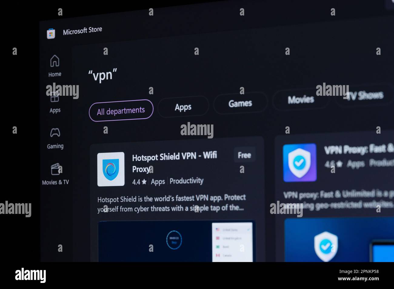 New york, USA - 18. April 2023: VPN-Apps im Microsoft Store auf Großaufnahme des Computerbildschirms auf Windows überprüfen Stockfoto
