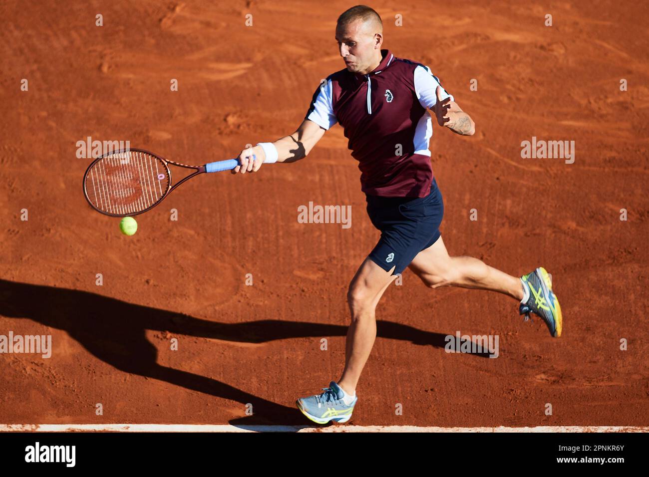 BARCELONA, SPANIEN - APRIL 19: Daniel Evans während des Barcelona Open Banc Sabadell 70 Trofeo Conde de Godo Spiels gegen Matteo Arnaldi im Real Club de Tenis Barcelona am 19. April 2023 in Barcelona, Spanien Stockfoto