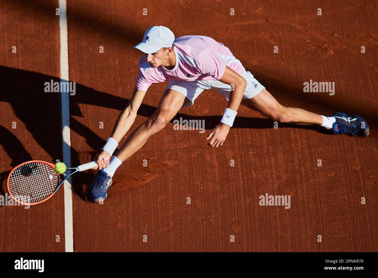 BARCELONA, SPANIEN - APRIL 19: Daniel Evans während des Barcelona Open Banc Sabadell 70 Trofeo Conde de Godo Spiels gegen Matteo Arnaldi im Real Club de Tenis Barcelona am 19. April 2023 in Barcelona, Spanien Stockfoto