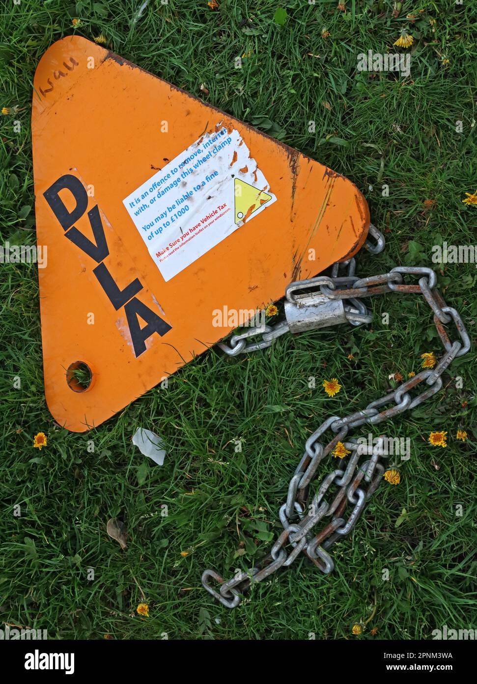 Liberated DVLA Radklemme, W9U , Grange Avenue, Latchford, Warrington, Cheshire, ENGLAND, GROSSBRITANNIEN, WA4 1PN Stockfoto