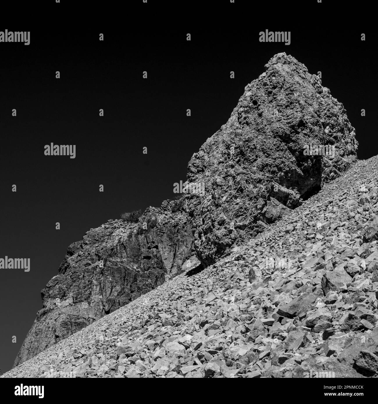 Ich halte mich fest auf dem Boulder-Feld am Lassen Peak Stockfoto