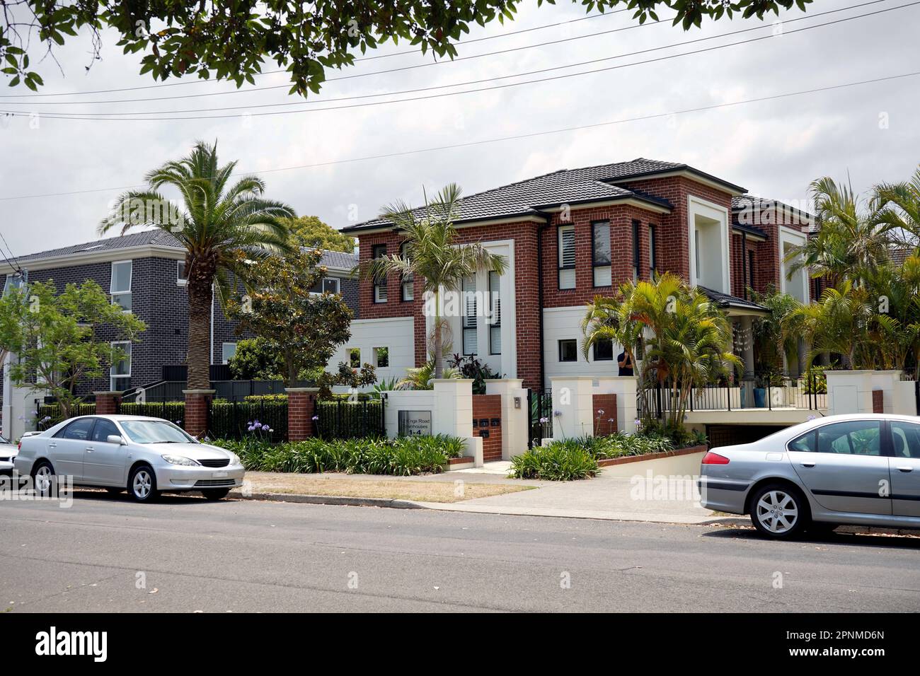 Sydney, NSW - Australien -13-12-2019: Gebäude auf der Kings Rd in Brighton-Le-Sands, einem Vorort im Süden Sydneys. Stockfoto
