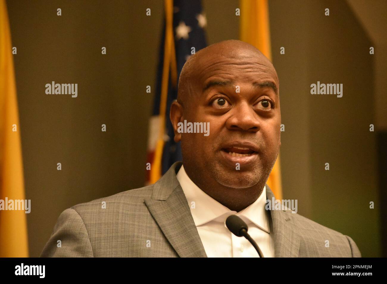 Der Bürgermeister von Newark, New Jersey, Ras J. Baraka, spricht auf