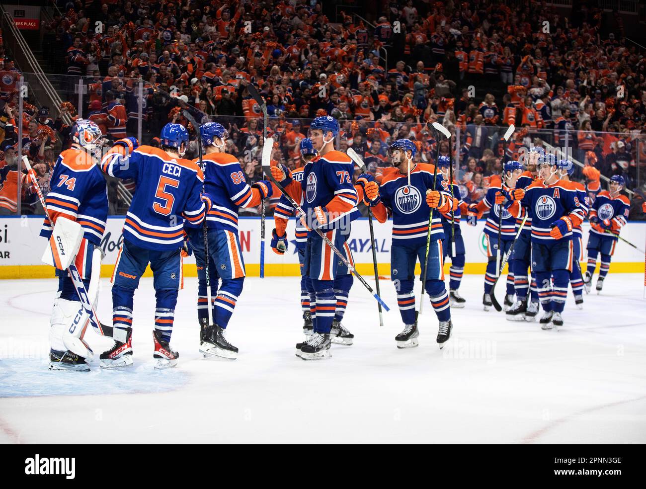 Edmonton Oilers celebrate a 42 win over the Los Angeles Kings in Game 2 in an NHL hockey