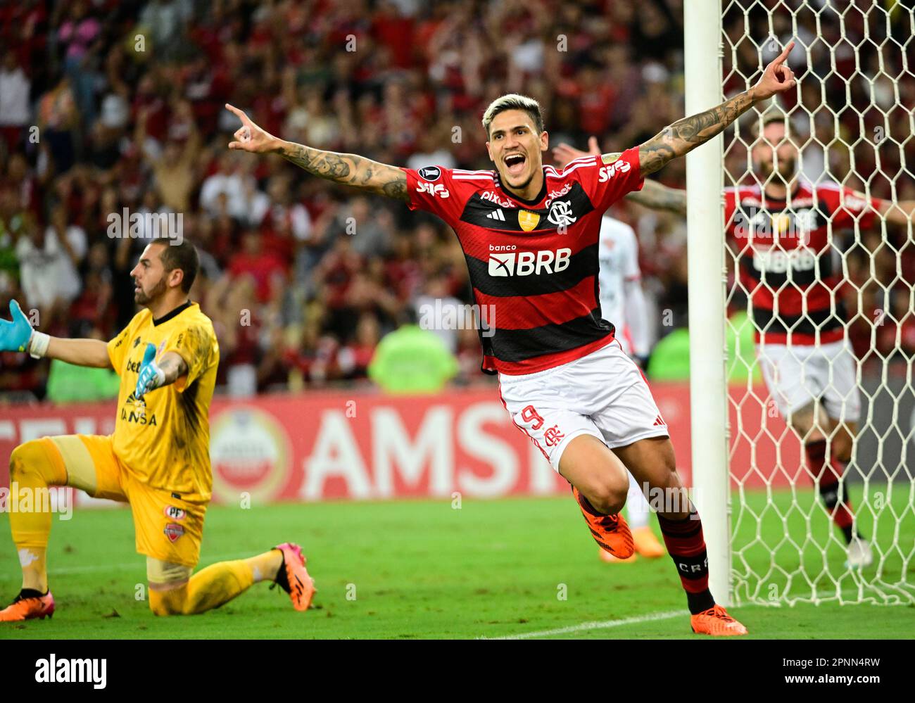 Flamengo-Spieler Pedro feiert sein erstes Tor bei einem Copa Libertadores-Fußballspiel zwischen Flamengo und Ñublense im Maracanã-Stadion in Rio de Janeiro, Brasilien, am 19. April 2023.Flamengo-Spieler Pedro feiert während eines Copa Libertadores-Fußballspiels zwischen Flamengo und Ñublense im Maracanã-Stadion in Rio de Janeiro, Brasilien, 19. April 2023 Stockfoto