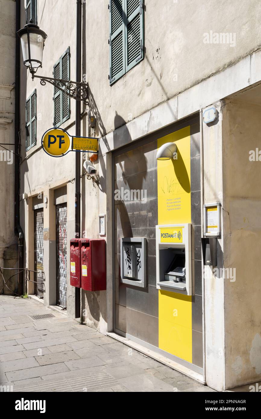 Padua, Italien. April 2023. Ein altes Schild der italienischen Post an der Fassade eines Gebäudes im Stadtzentrum Stockfoto