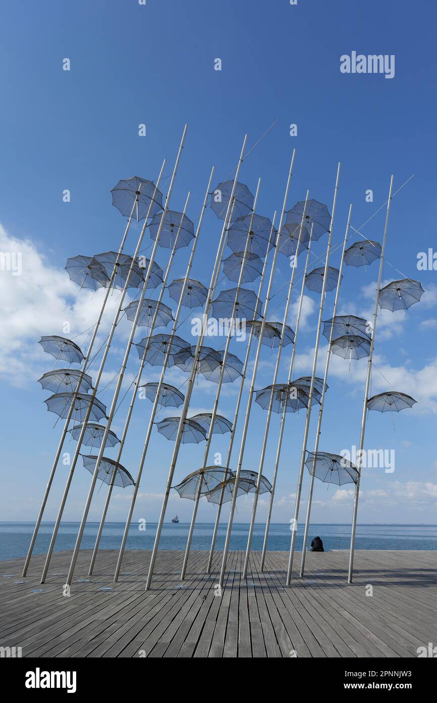 Schirmskulptur von George Zongolopoulos, Analipsi, Thessaloniki, Griechenland Stockfoto