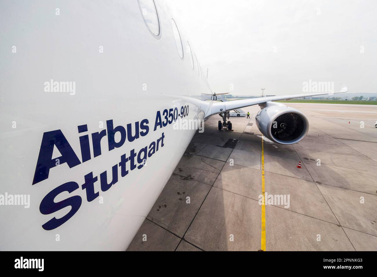 Lufthansa Airbus A350, getauft im Namen der Trägerstadt Stuttgart am Flughafen, Schriftzug auf dem Flugzeugrumpf Stockfoto