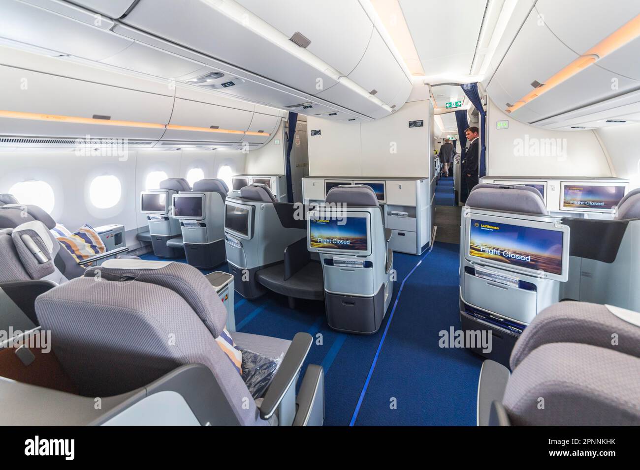 An Bord eines neuen Airbus A350-900, Innenraum der Business-Klasse, Stuttgart, Baden-Württemberg, Deutschland Stockfoto