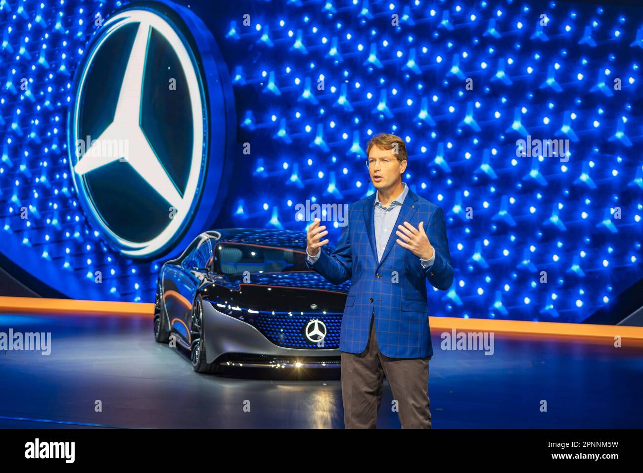 Ola Kaellenius, CEO, Vorstandsvorsitzender der Mercedes-Benz Group AG, stellt die VISION EQS Show Car, Designstudie zur Zukunft von vor Stockfoto