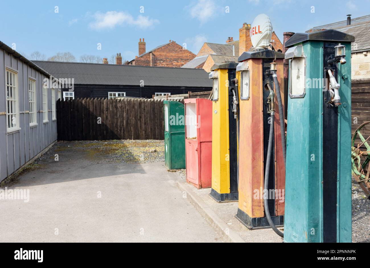 Dudley, West midlands united Kingdom, 15. November 2021, die alte und abgenutzte alte Zapfsäule Stockfoto