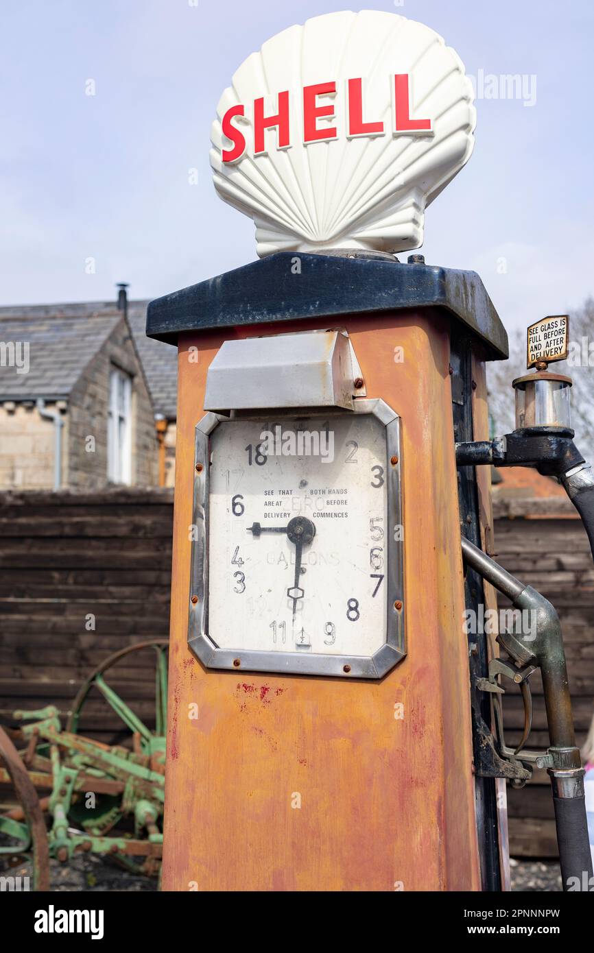 Dudley, West midlands united Kingdom, 15. November 2021, die alte und abgenutzte alte Zapfsäule Stockfoto
